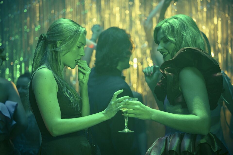 Ester Expósito junto a Mirela Blanc