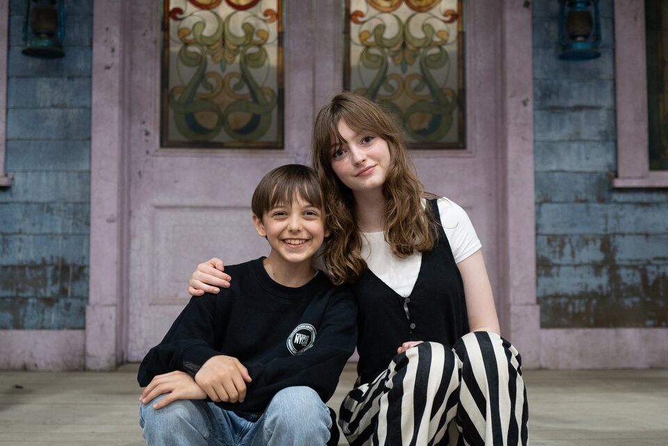 Levi Chrisopulos y Olive Abercrombie son Nico y Bianca