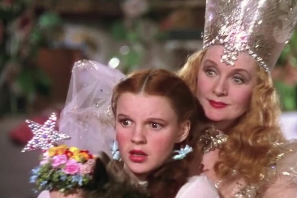 Dorothy y la Bruja Buena del Sur en 'El Mago de Oz'