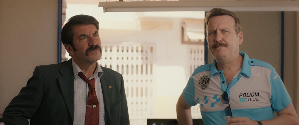Arturo Valls (Salvatierra) y Joaquín Reyes (Emilio) en 'Los Futbolísimos 2: El misterio del tesoro pirata'