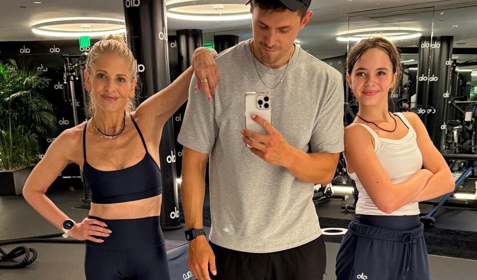 Sarah Michelle Gellar y Ryan Kiera Armstrong entrenando juntas