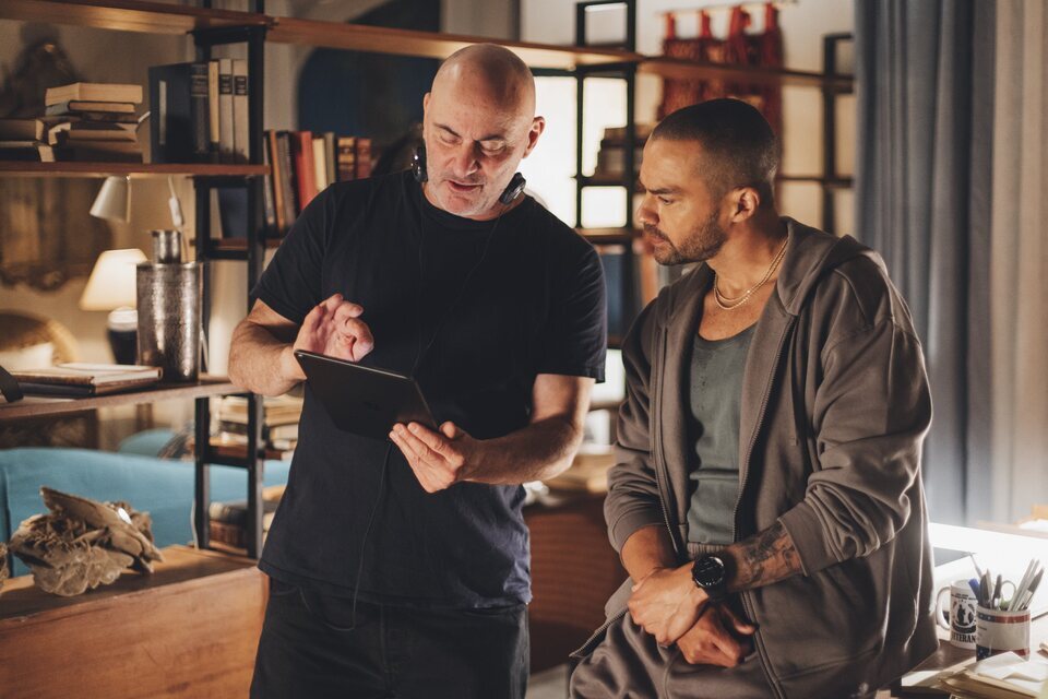 Adam Bernstein y Jesse Williams durante el rodaje de 'Hotel Costiera'