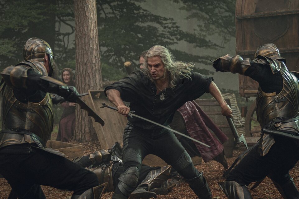 Primera imagen del Geralt de Rivia de Liam Hemsworth en combate