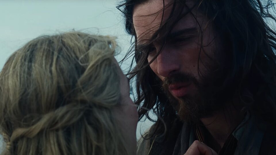 Jacob Elordi y Margot Robbie protagonizan este romance arrebatador y apasionado