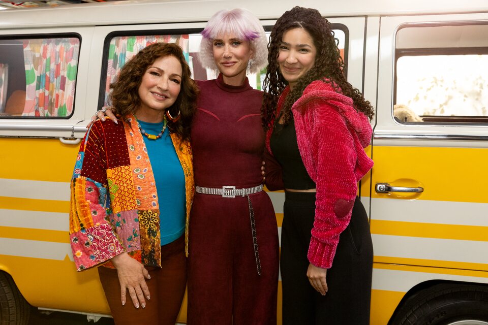 Laila Lockhart Kraner, Gloria Estefan y Kristen Wiig, reparto principal de 'La casa de muñecas de Gabby: La película'