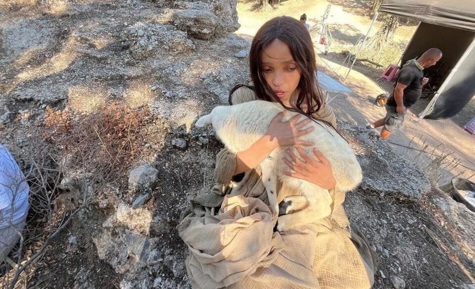FKA Twigs como La Madre