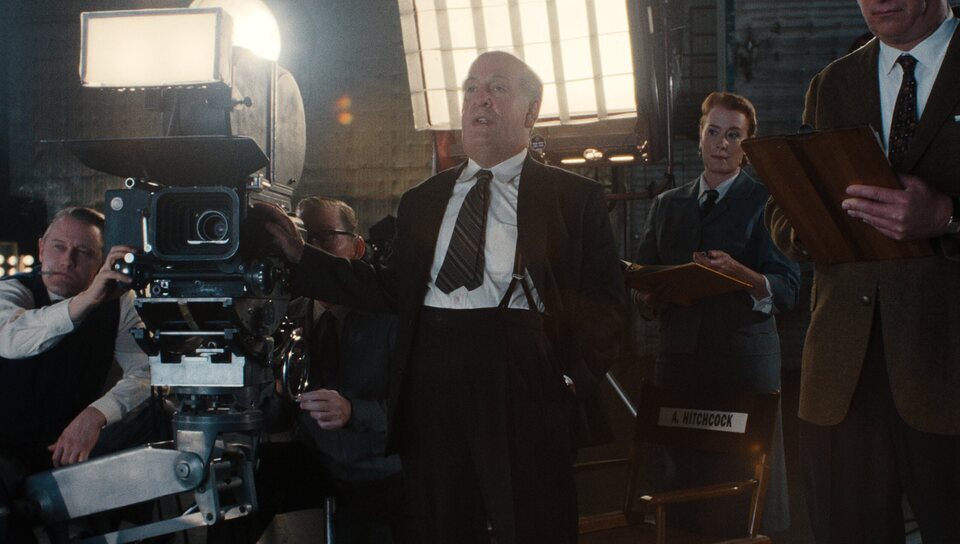Tom Hollander como Alfred Hitchcock