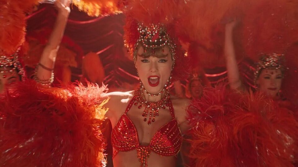 Taylor Swift en modo showgirl sigue llenando las salas