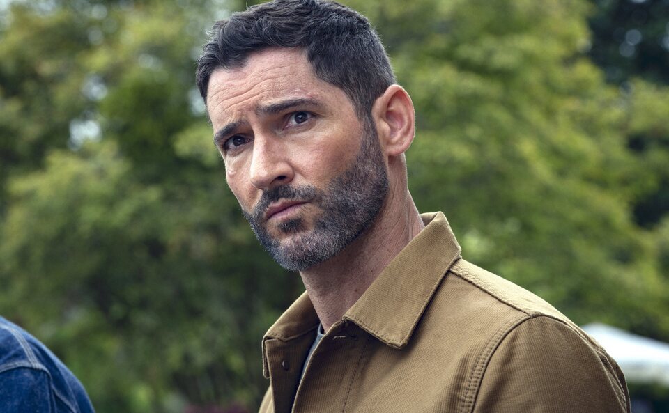 Tom Ellis en 'El club del crimen de los jueves'