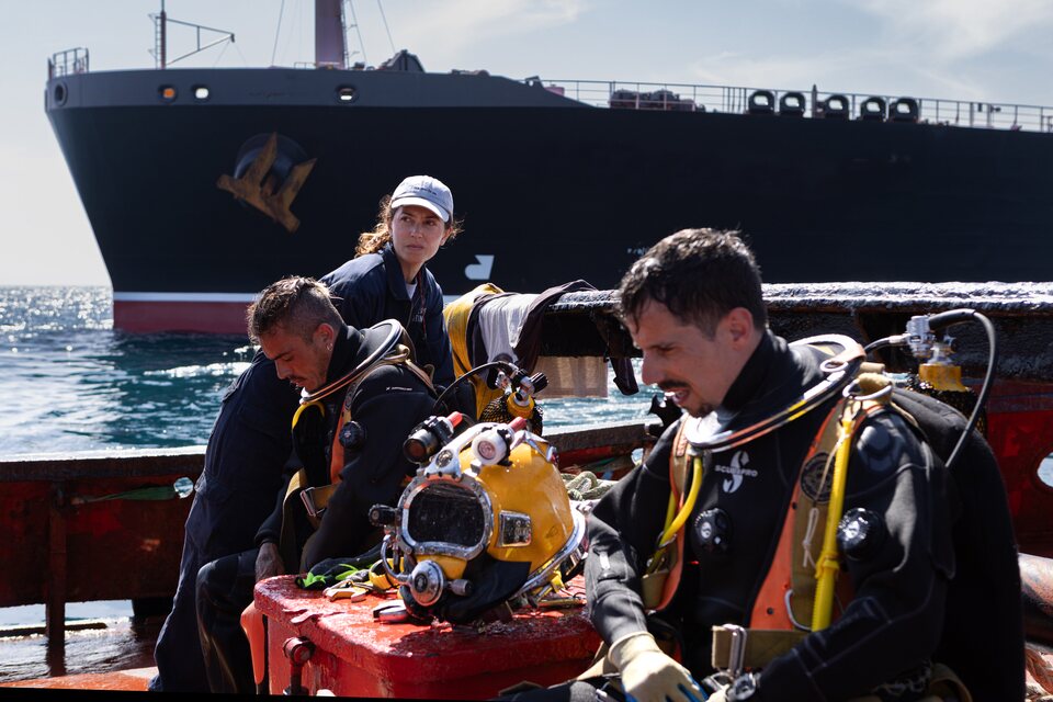 El peso de los trajes de buzo rondaban entre los 30 o 40 kilos