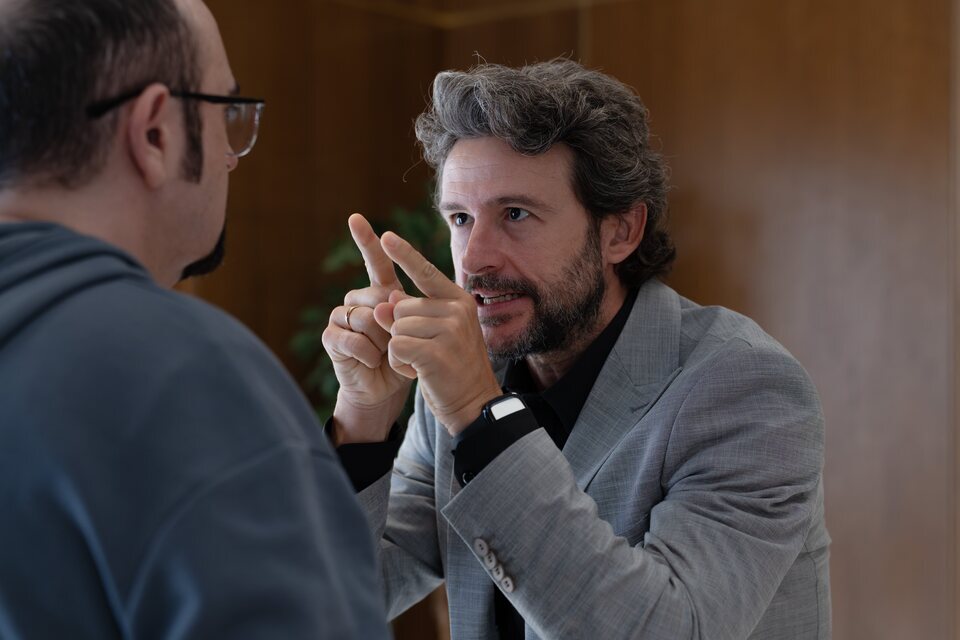 Dámaso y Chemi, a por el control de Funeraria Torregrosa en 'Muertos S.L.'