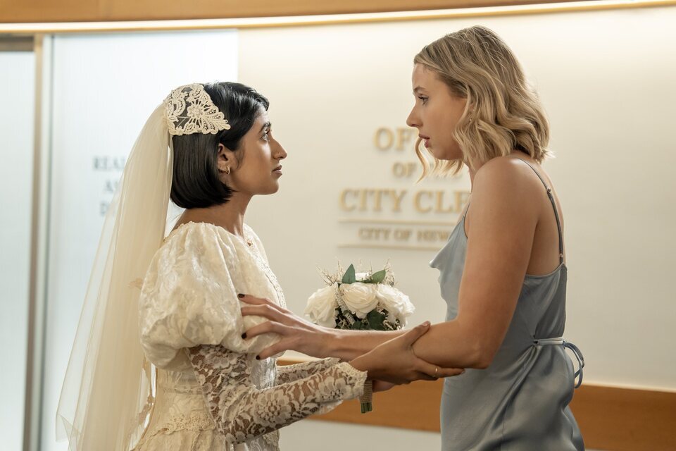 Cinco 'Adults' aprenden sobrevivir a sus años veinte