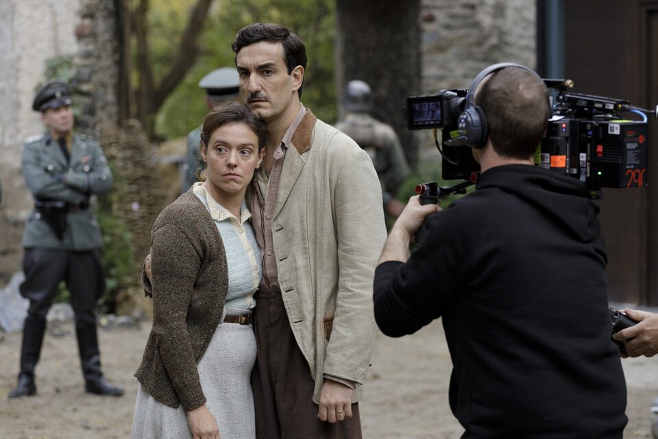 María Rodríguez Soto y Miki Esparbé en el rodaje de 'Frontera'