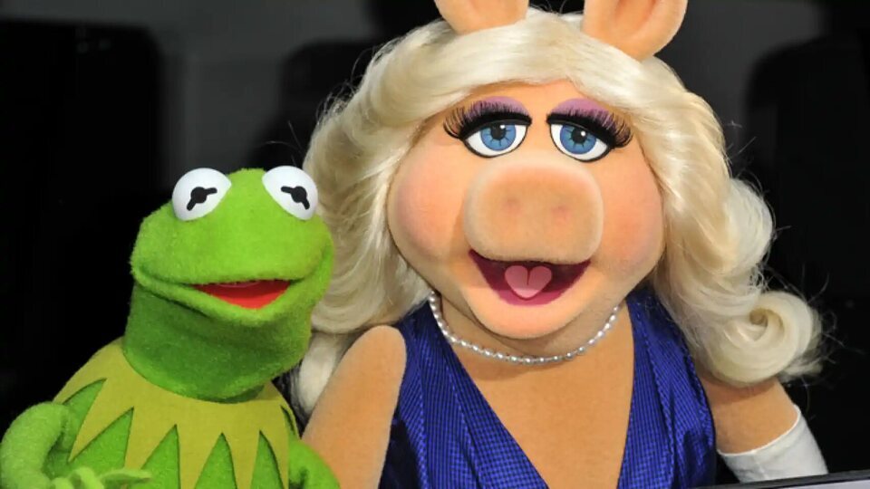 La Señorita Peggy junto a su interés amoroso, la Rana Gustavo