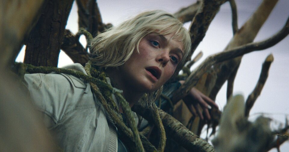 Elle Fanning como la sintética Thia