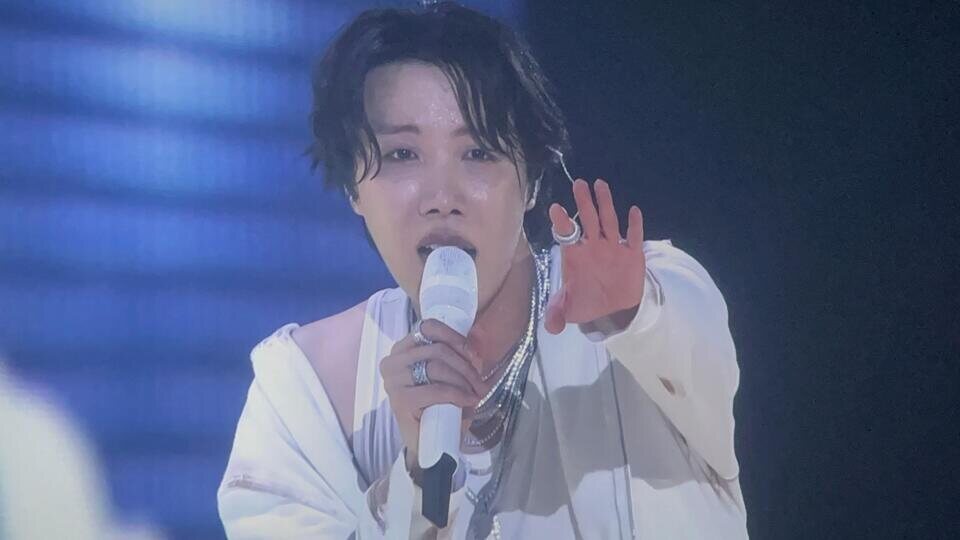 j-hope Tour 'HOPe on THE STAGE' in JAPAN: LIVE VIEWING