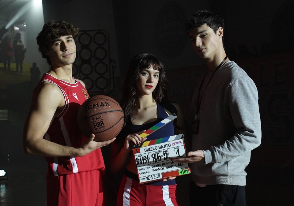 Diego Vidales, Alicia Falcó y Fernando Lindez protagonizan 'Dímelo bajito'