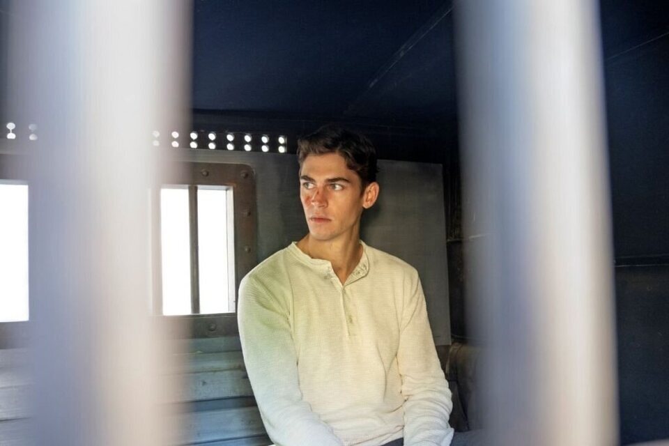 Hero Fiennes Tiffin será Sherlock Holmes en 'Young Sherlock'