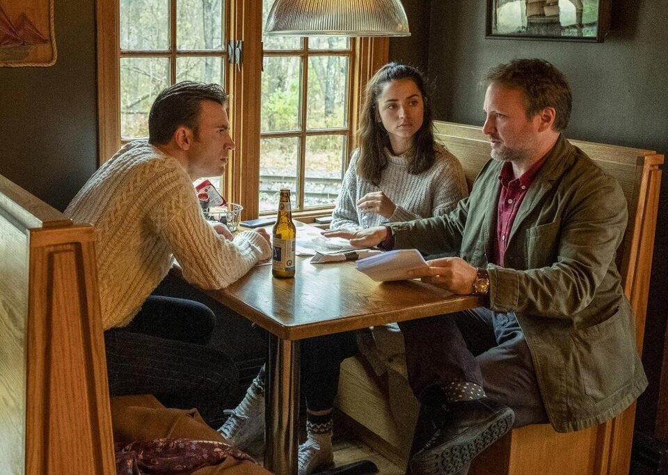Rian Johnson mantiene la independencia creativa con 'Pu&ntilde;ales por la espalda'