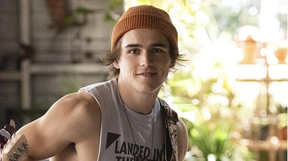 Charlie Gillespie en 'Julie and the Phantoms'