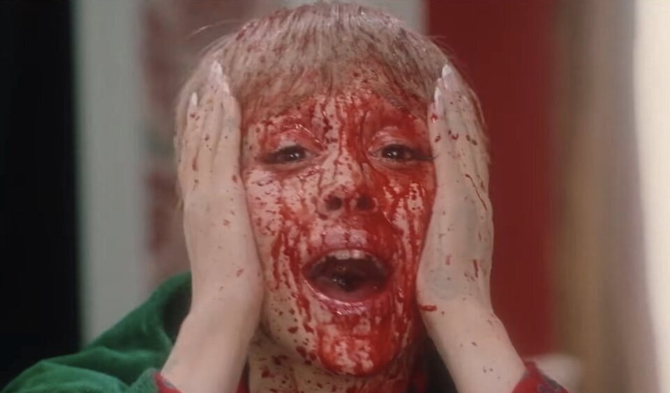 Ariana Grande en el final alternativo de 'Solo en casa' 