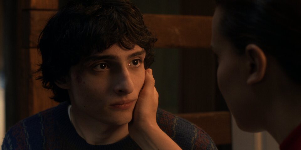 Finn Wolfhard y Millie Booby Brown en 'Stranger Things'