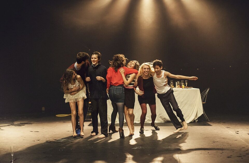 Siro Ouro junto con sus compa&ntilde;eros de la compa&ntilde;&iacute;a teatral La Tristura