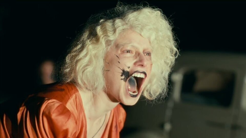 Maggie Gyllenhaal habla sobre la mancha negra en la cara de la novia 