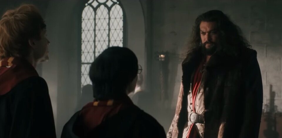 Jason Momoa como Hagrid en la parodia de 'Harry Potter' y'M&aacute;s que rivales' en 'SNL'