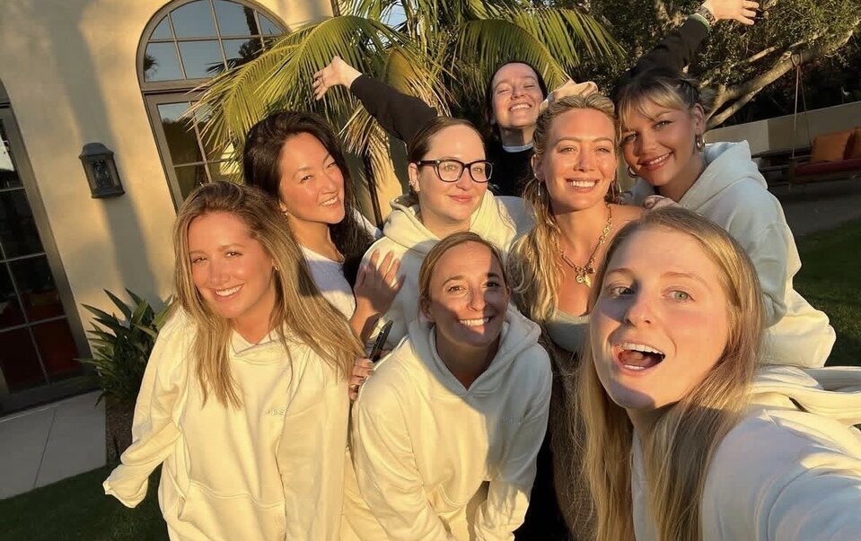 Ashley Tisdale y el grupo de madres