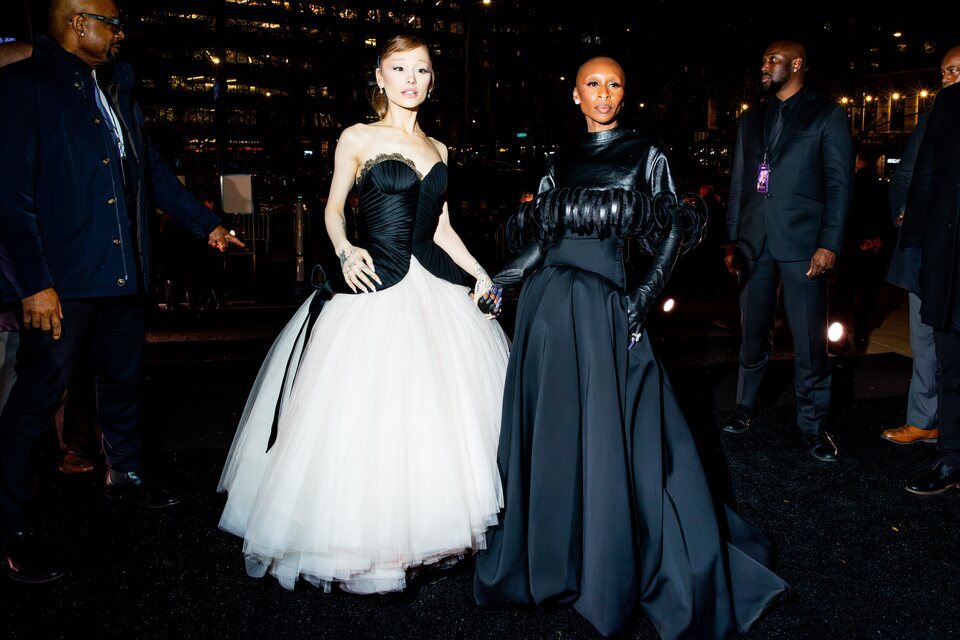 Ariana Grande y Cynthia Erivo en la premier de 'Wicked: Parte II' en Nueva York