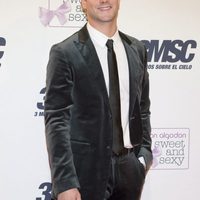 Luis Fernández, elegante en la premiere de 'Tres metros sobre el cielo'