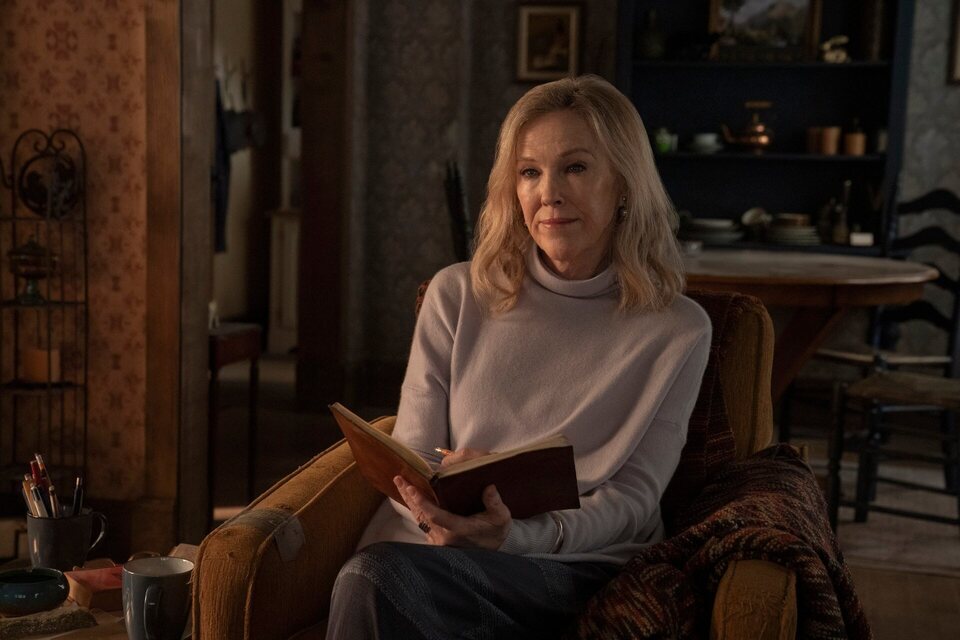 Seth Rogen dedic&oacute; el BAFTA a mejor serie internacional por 'The Studio' a Catherine O'Hara, su compa&ntilde;era de reparto fallecida este a&ntilde;o.