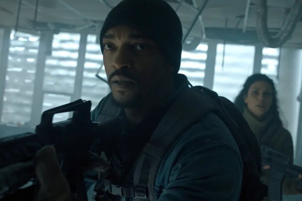 Anthony Mackie hace una buena interpretaci&oacute;n, aunque no se brilla particularmente 