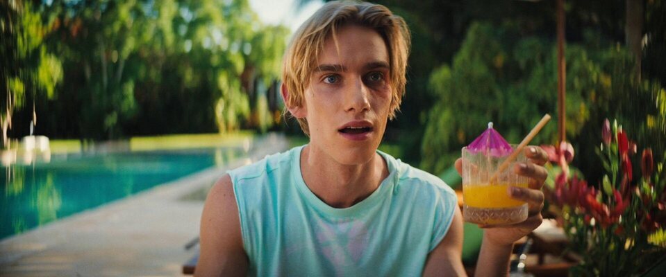 Levon Roan Thurman-Hawke en 'Parpadea dos veces', dirigida por Zoe Kravitz