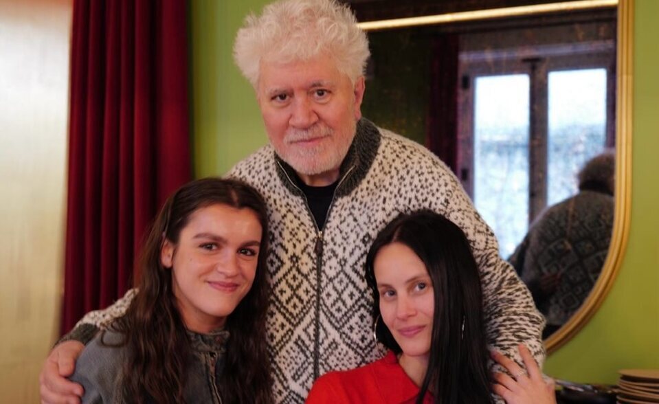 Amaia Romero, Pedro Amod&oacute;var y Milena Smit