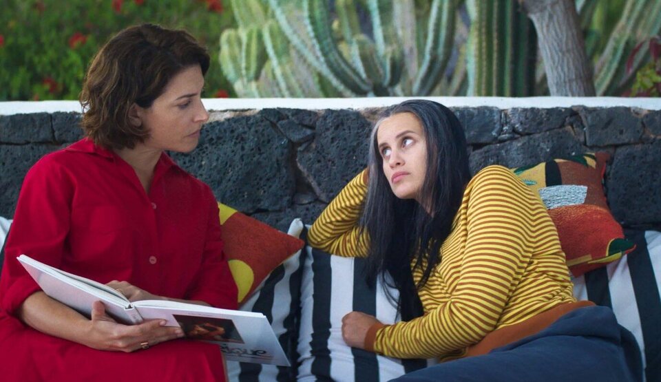 B&aacute;rbara Lennie y Milena Smit en 'Amarga Navidad'