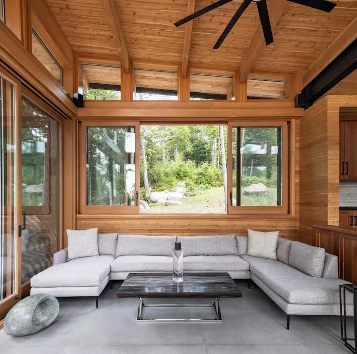 Ese sof&aacute; de la caba&ntilde;a de 'M&aacute;s que rivales' ha visto muchas cosas