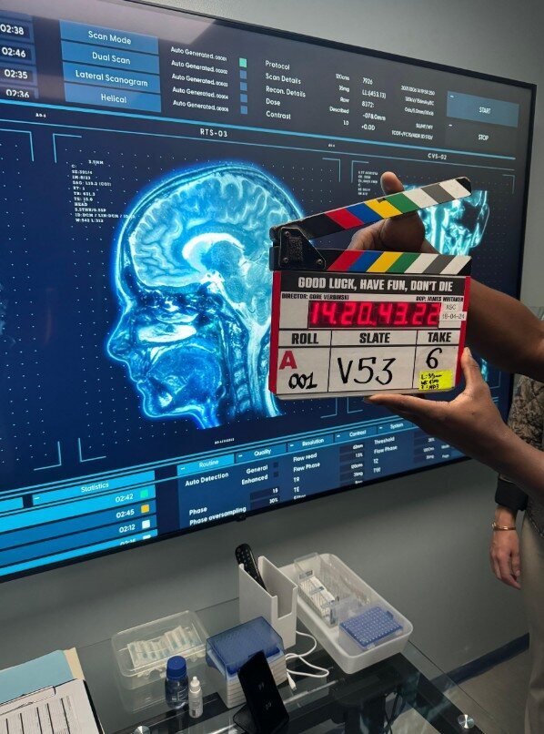 Buena suerte, Diviértete, No mueras