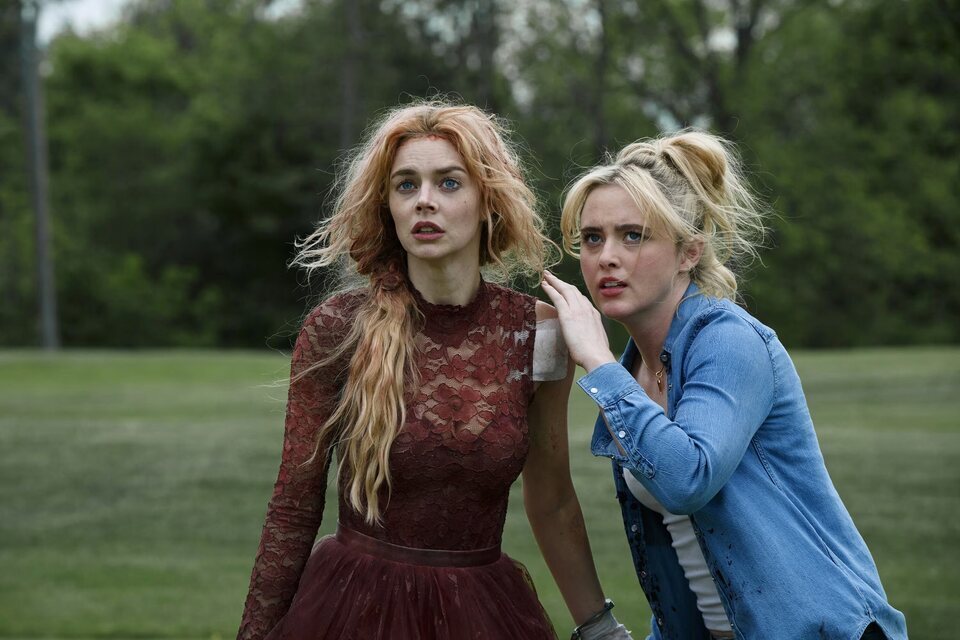 Samara Weaving y Kathryn Newton protagonizan 'Noche de bodas 2'
