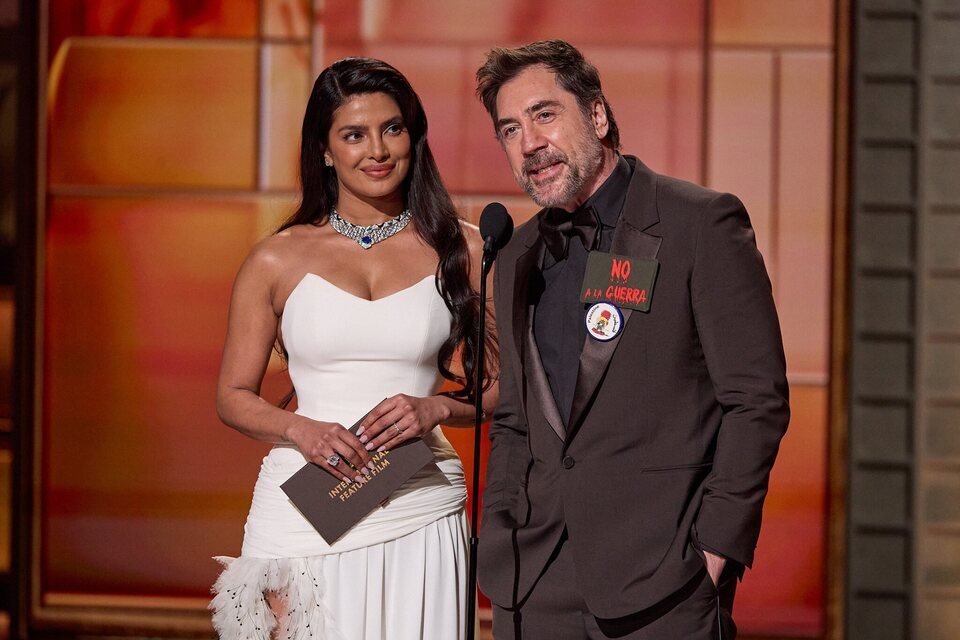Javier Bardem y Priyanka Chopra en la ceremonia de los Oscar
