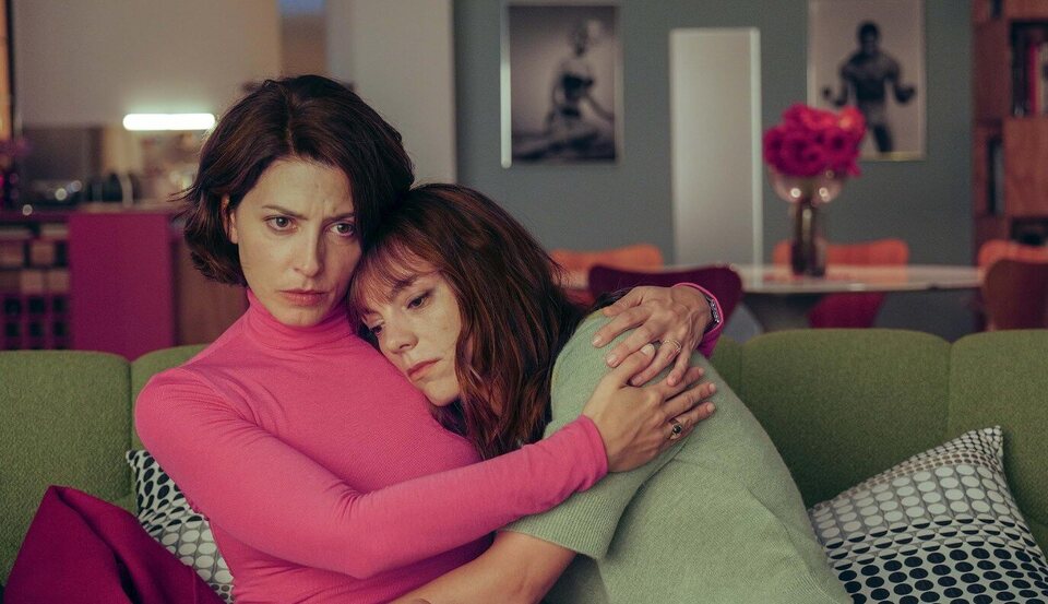 B&aacute;rbara Lennie y Victoria Luengo en 'Amarga Navidad'