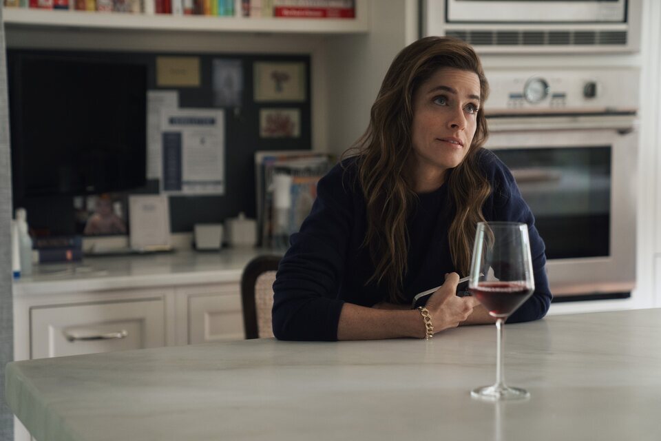 Amanda Peet, en una imagen de la primera temporada de 'Vicios ocultos'