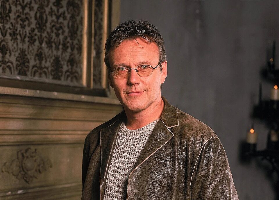 Anthony Head como Rupert Giles de 'Buffy Cazavampiros'