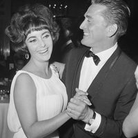 Elizabeth Taylor con Kirk Douglas