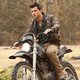 Jacob subido a su moto en 'Amanecer: Parte 1'