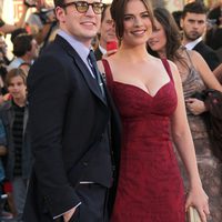 Chris Evans y Hayley Atwell en la premiére de 'Capitán América'