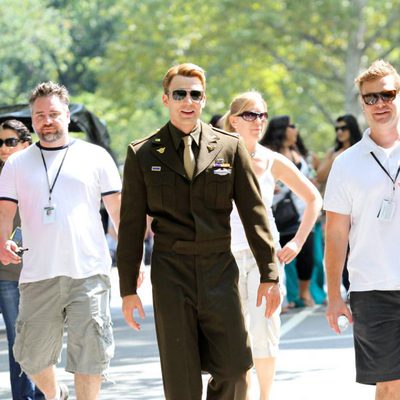 Chris Evans vestido como Steve Rogers en 'Los Vengadores'