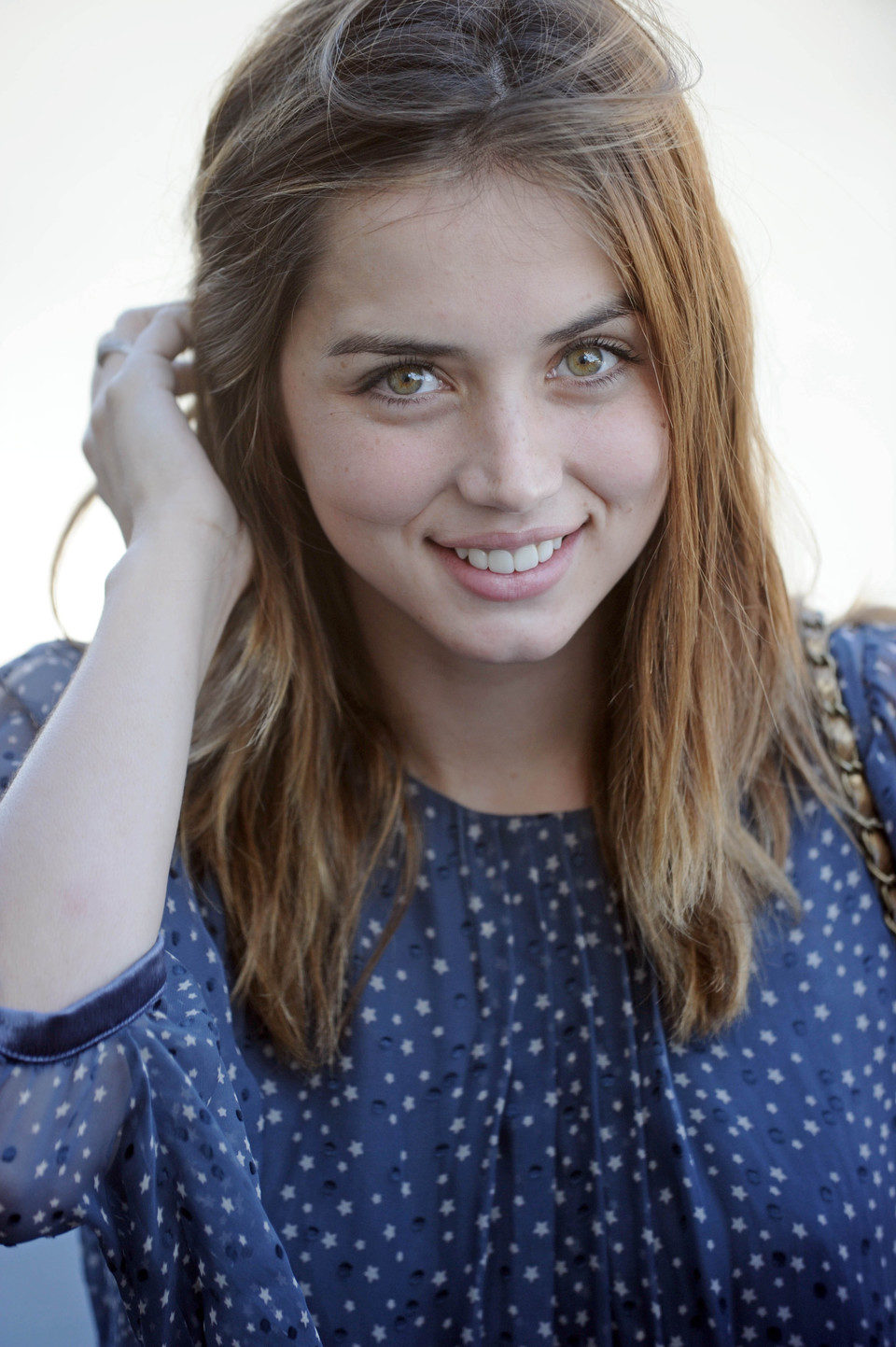 Ana de Armas sonríe en el Festival de San Sebastián