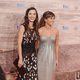 Bárbara Goenaga y Marta Etura posan en la entrada de la gala de clausura